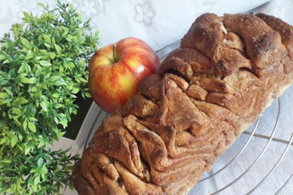 Drożdżowe pełnoziarniste ciasto do odrywania