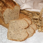 Chleb razowy z ziarnami