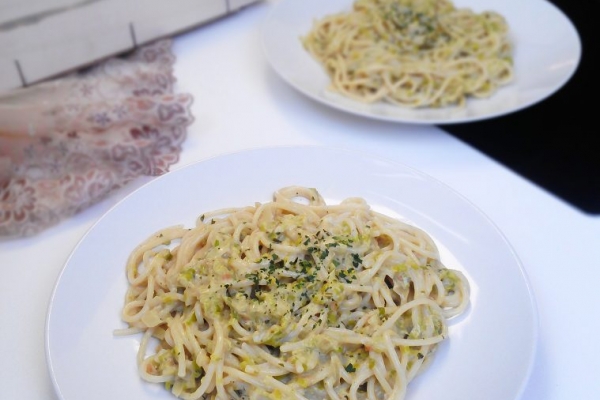 Kremowe spaghetti porowo – orzechowe (wegańskie)