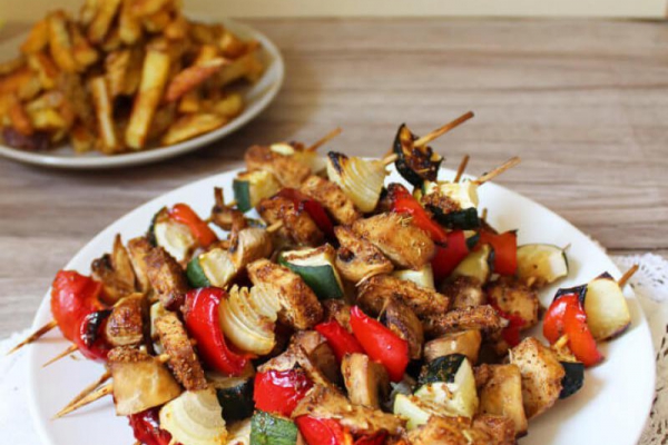 Szaszłyki z tofu i warzywami – wegański grill