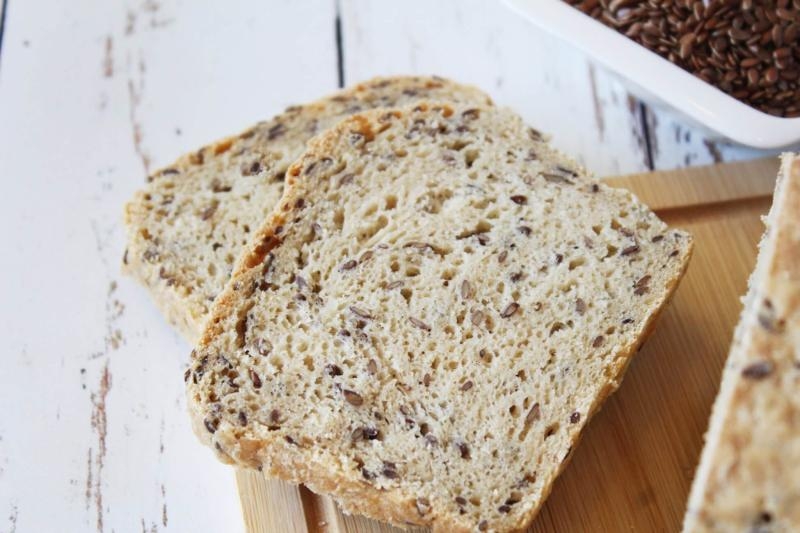 Chleb z siemieniem lnianym i mąką owsianą