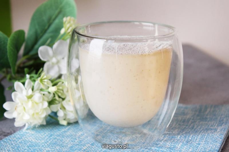 Puszysty mus cappuccino z białą czekoladą