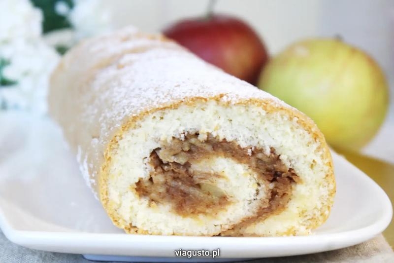 Rolada biszkoptowa z jabłkami