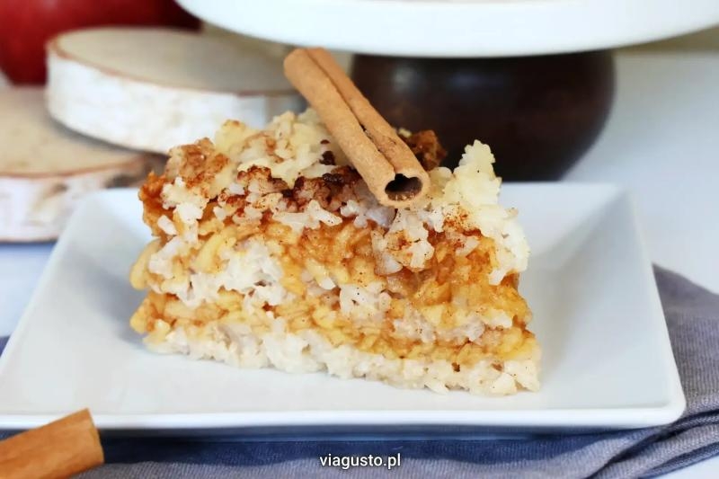 Ryż zapiekany z jabłkami (na mleku)