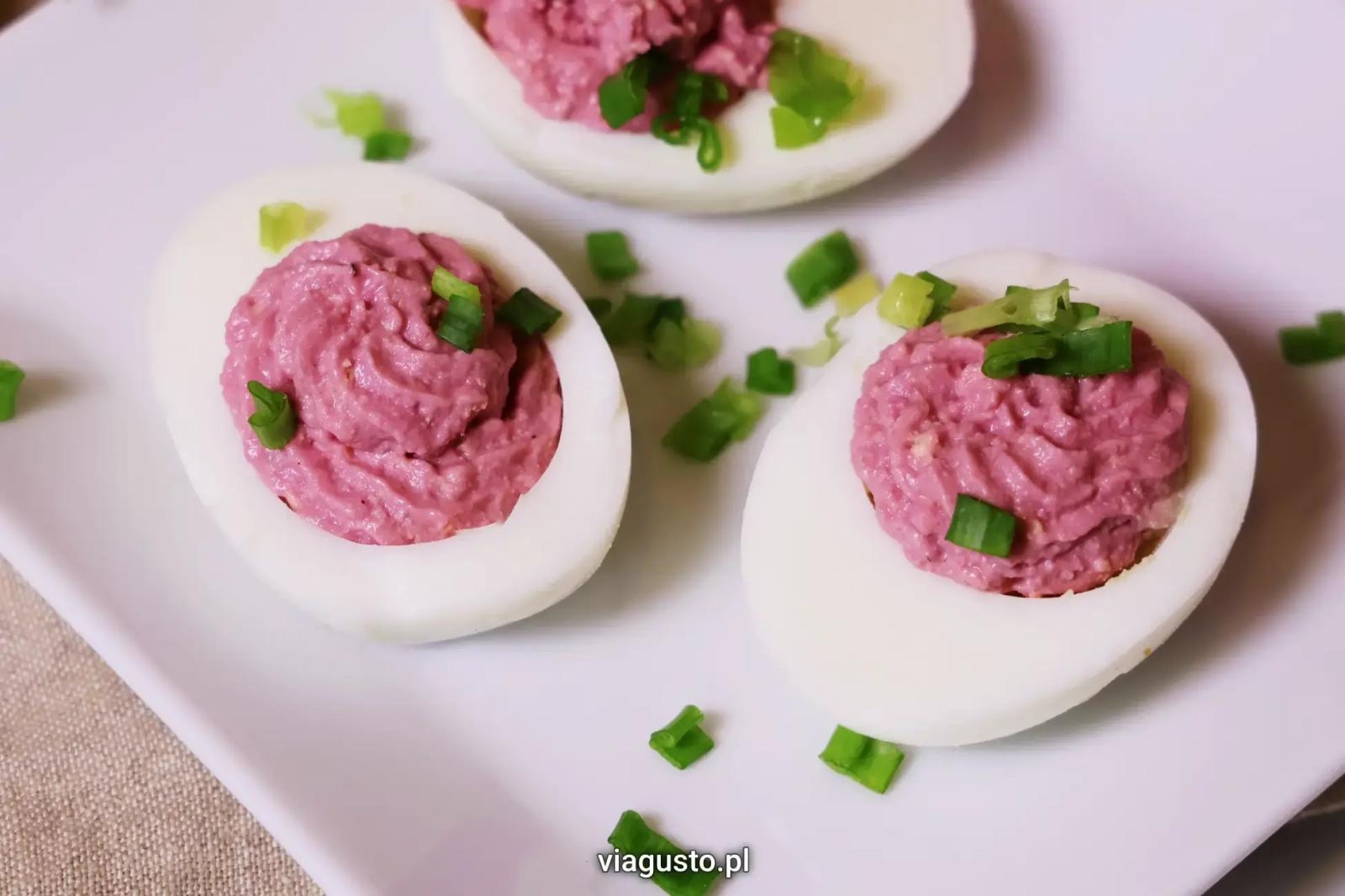 Jajka faszerowane z sokiem z kiszonego buraka