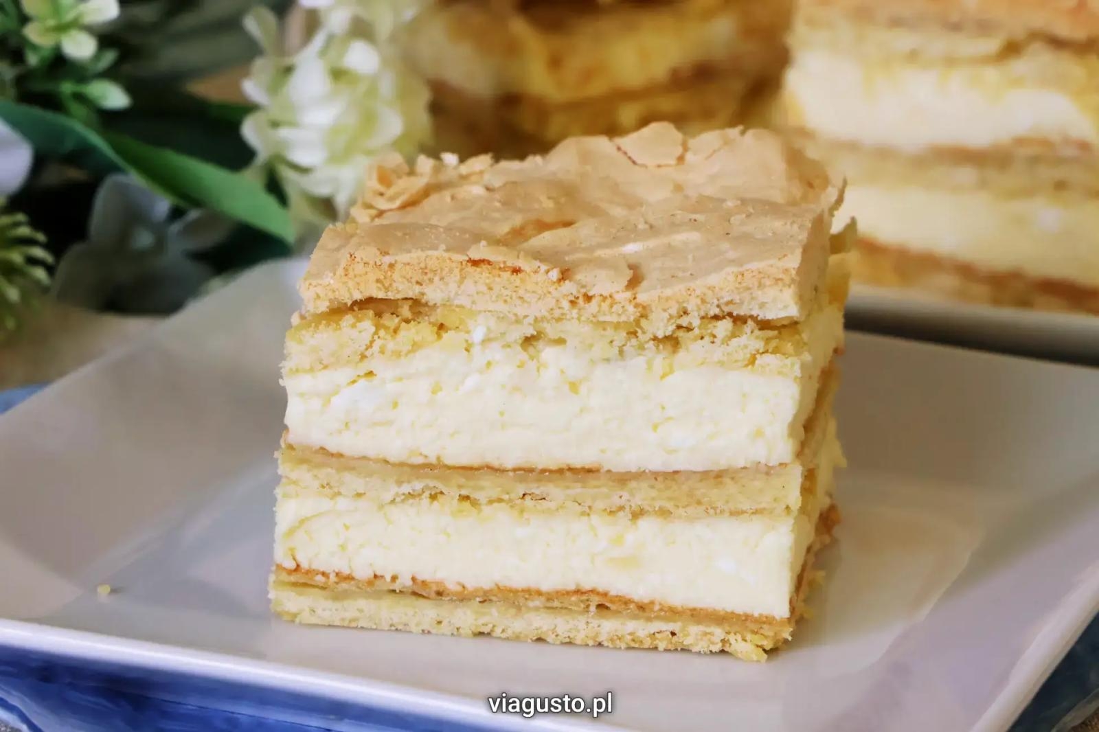 Sernik gotowany z bezą