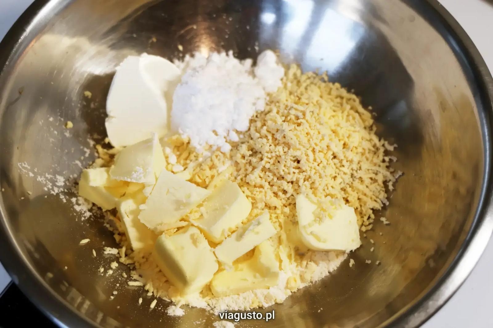 Kruche ciasto z gotowanymi żółtkami