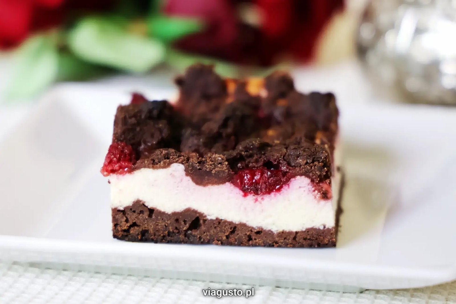 Sernikobrownie z malinami