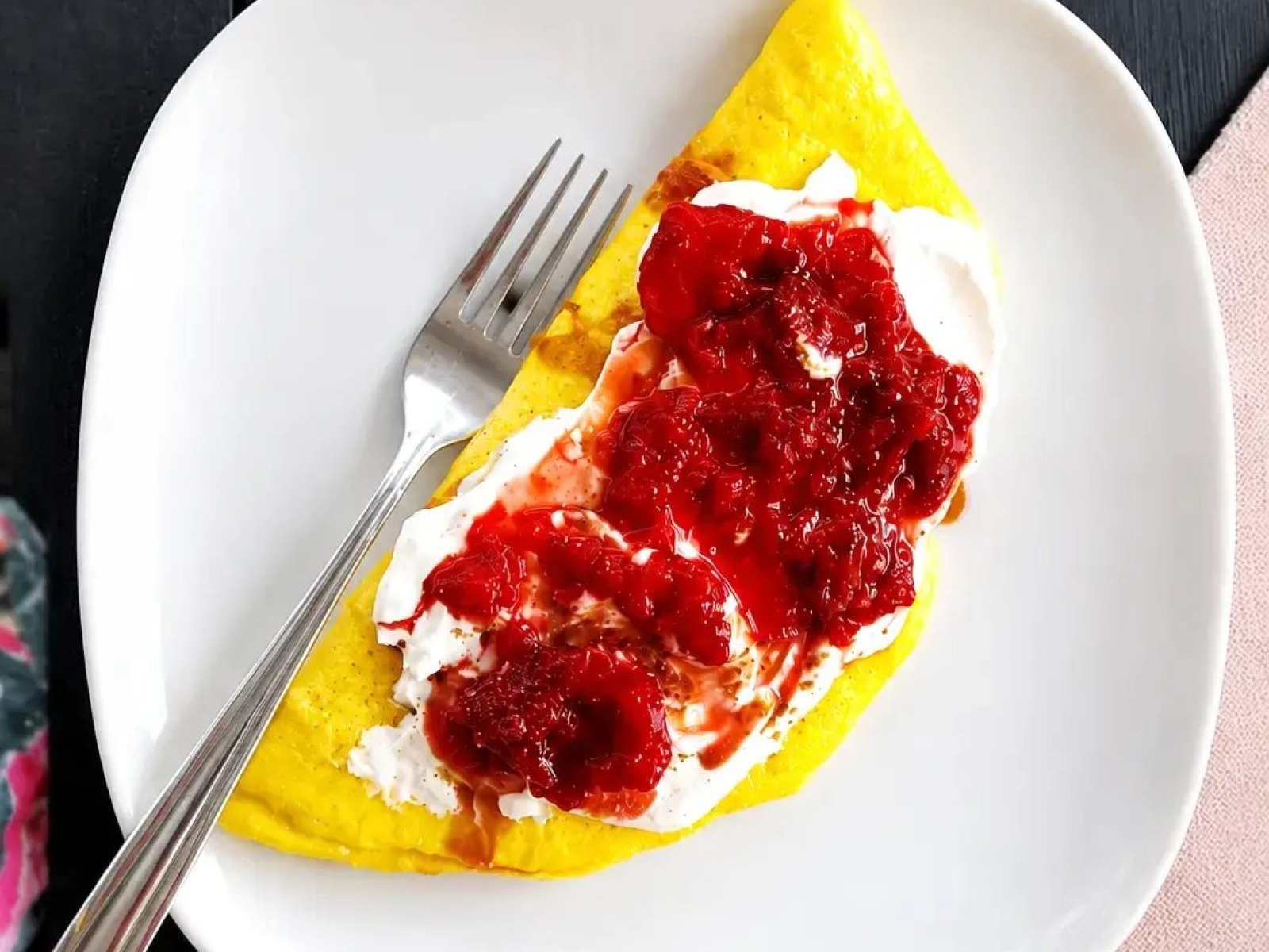 Omlet z truskawkami
