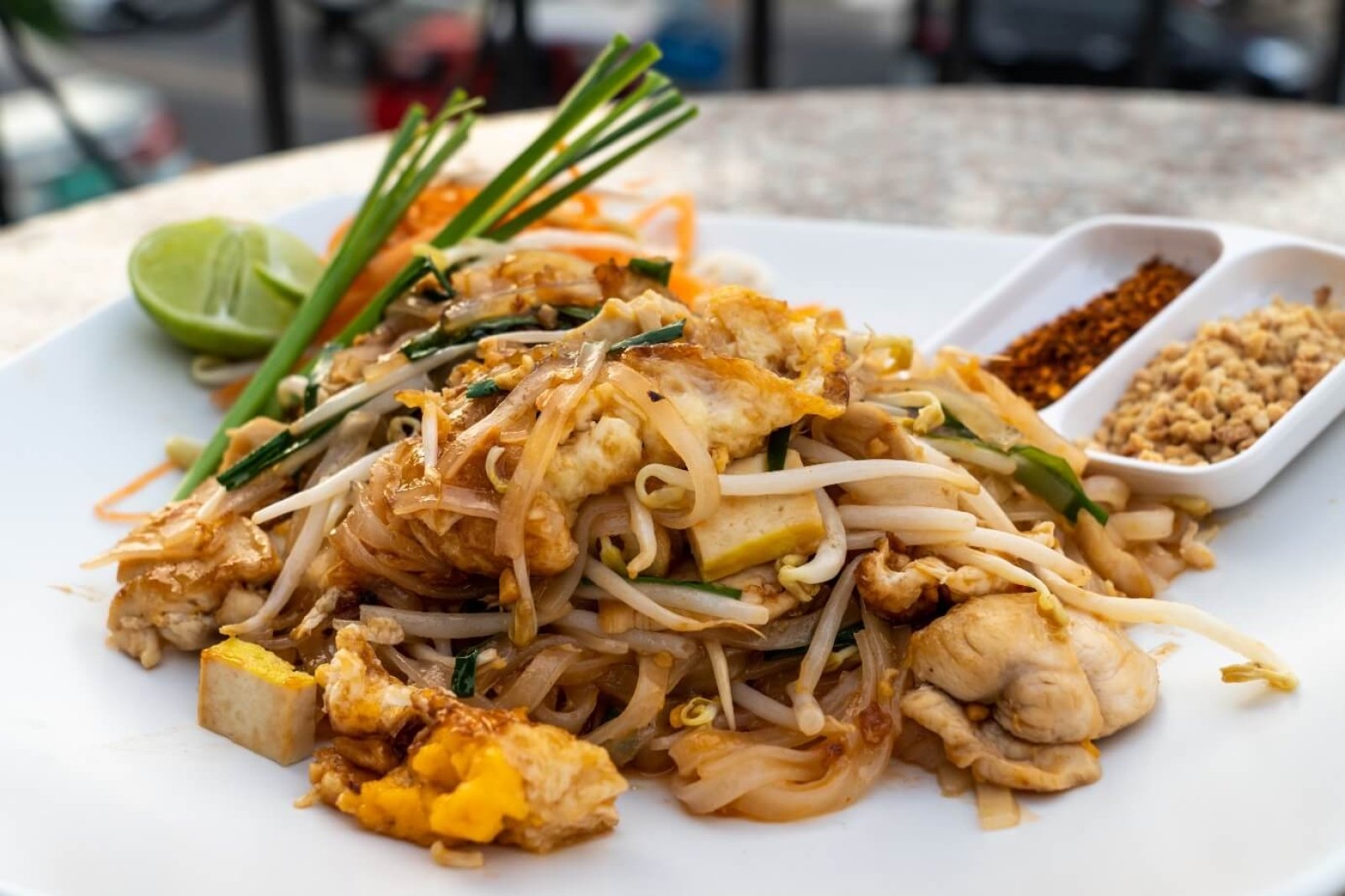 Pad Thai jak z tajskiej ulicy – przepis i 3 błędy, przez które danie nie wychodzi