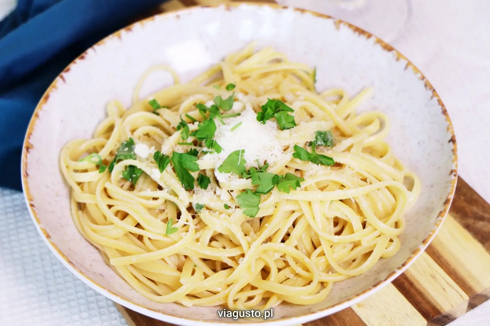 Makaron z oliwą, czosnkiem i parmezanem