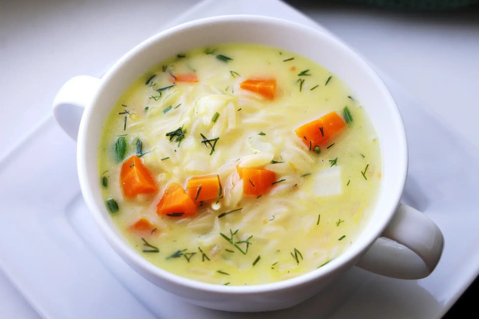 Zupa z makaronem orzo