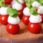 Szaszłyki Caprese