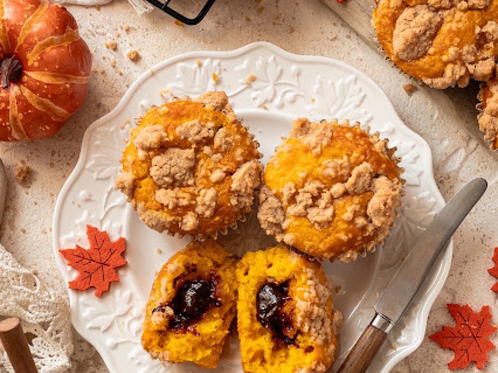 Muffiny dyniowe z powidłami śliwkowymi i kruszonką