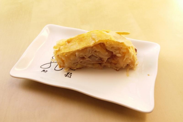 Strudel z jabłkami
