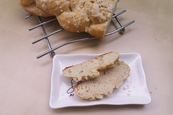 Domowa chałka z kruszonką (bez mleka)
