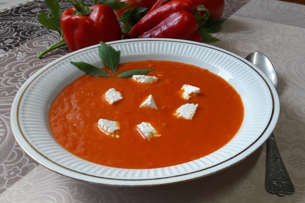 Zupa krem z pieczonej papryki i pomidorów