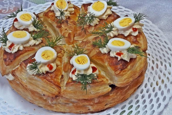 Wielkanocny torcik chrzanowy z jajem
