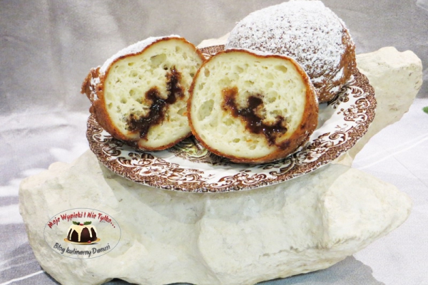Szybkie pączki serowe z powidłami
