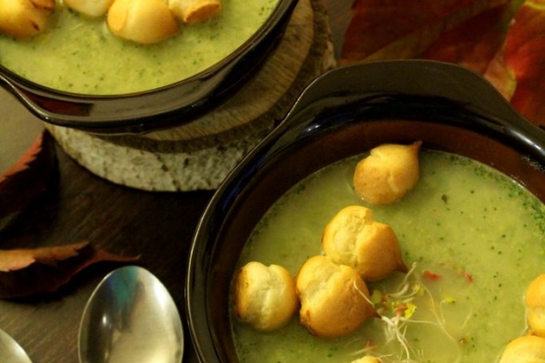 Zupa brokułowo – porowa z kiełkami rzodkiewki
