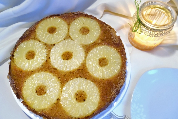 Odwrócone ciasto ananasowe