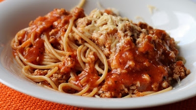 Spaghetti z mięsem mielonym z sosem pomidorowym szybki przepis