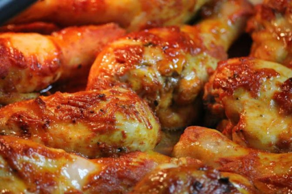 Soczysty kurczak pieczony w domowym sosie barbecue