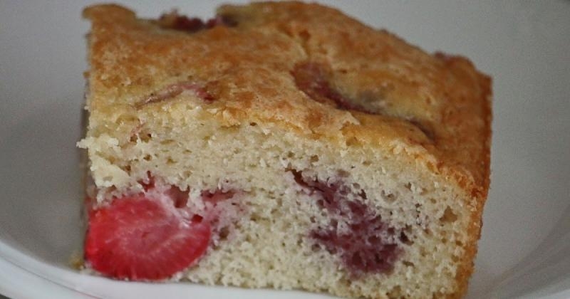 Ciasto pulchne pychotka z owocami z kefirem i olejem