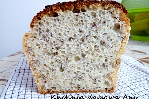Łatwy chleb pszenno-żytni z ziarnami na zakwasie