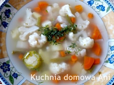 Zupa warzywna z kiszonym kalafiorem