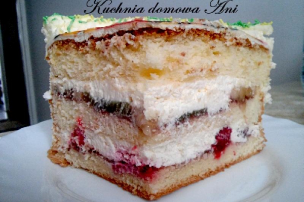 Tort z owocami