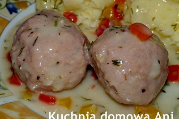Pulpety z indyka w sosie z papryką i koperkiem