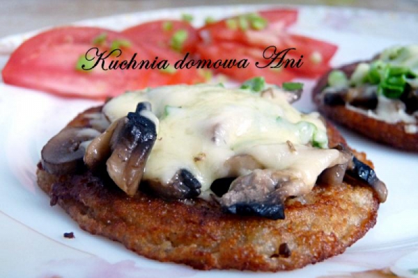 Placki ziemniaczane z serem i pieczarkami