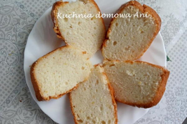 Cytrynowa babka na białkach