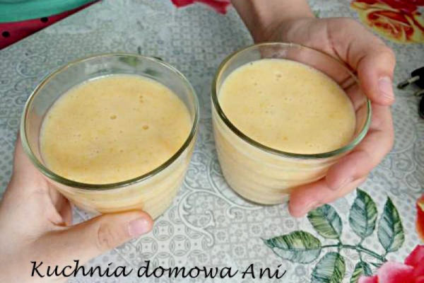 Koktajl bananowo-brzoskwiniowy