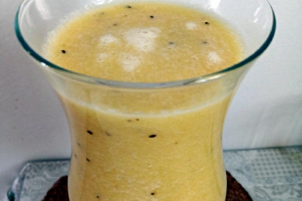 Koktajl ananasowy z sokiem pomarańczowym
