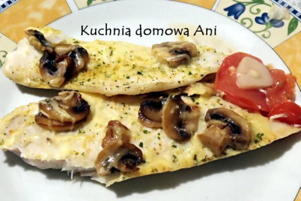 Ryba z pieczarkami zapiekana na pomidorach