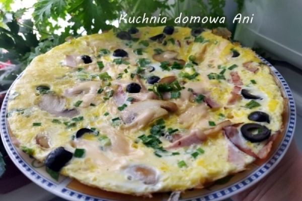 Omlet z pieczarkami i oliwkami