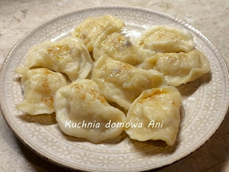 Pierogi z wędzonym twarogiem i ziemniakami