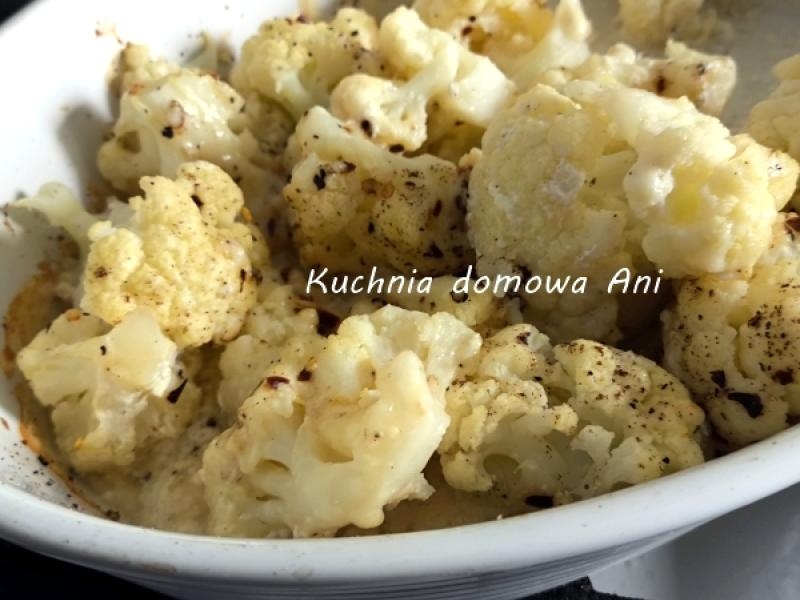 Kalafior pieczony z chilli i serem