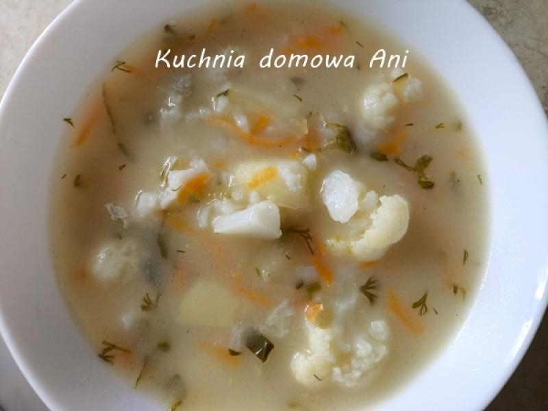 Zupa ogórkowa z kalafiorem