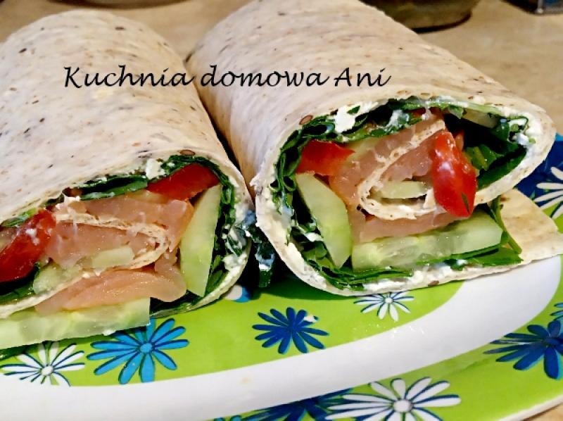 Tortilla z wędzonym łososiem