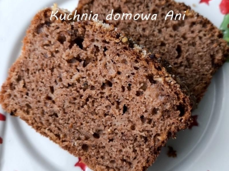 Szybki piernik z jabłkami i posypką orzechową