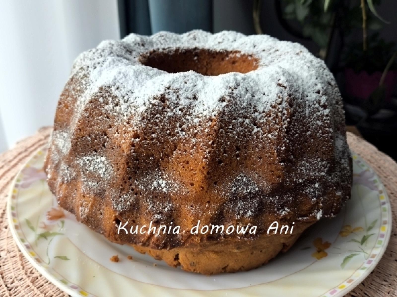 Trójkolorowa babka z kakao i orzechami