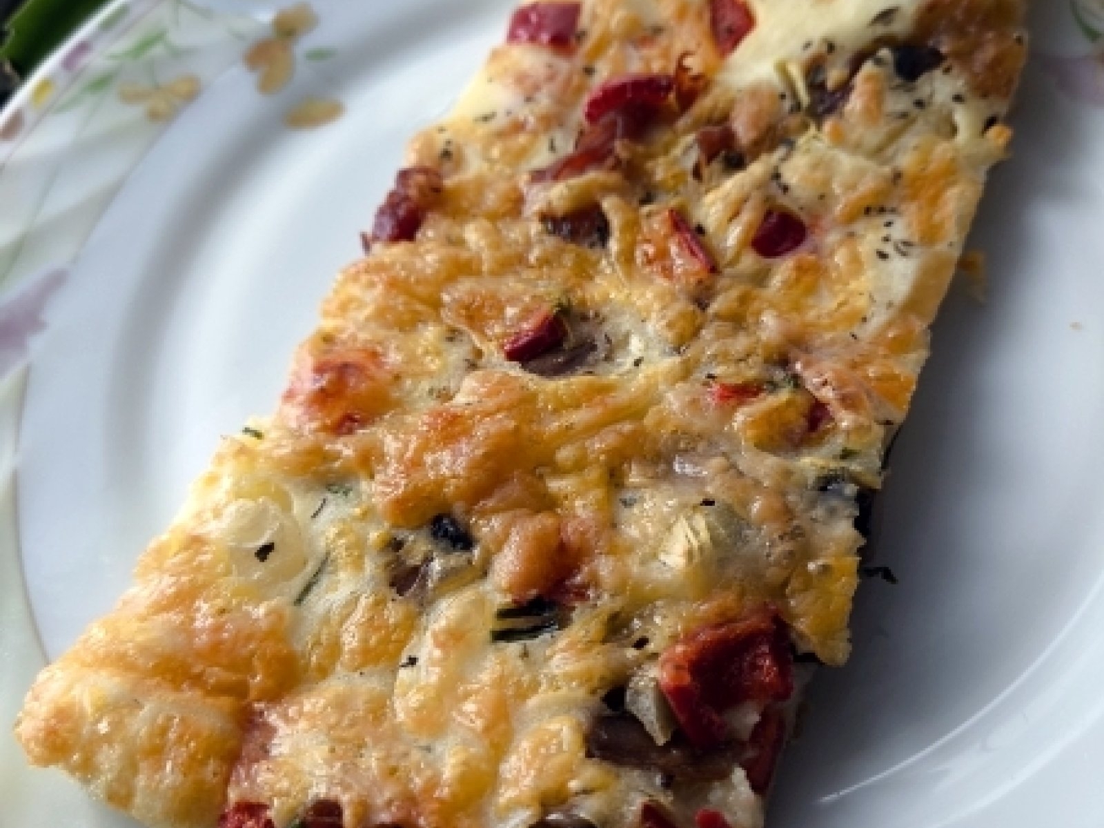 Naleśnik z piekarnika z warzywami i szynką