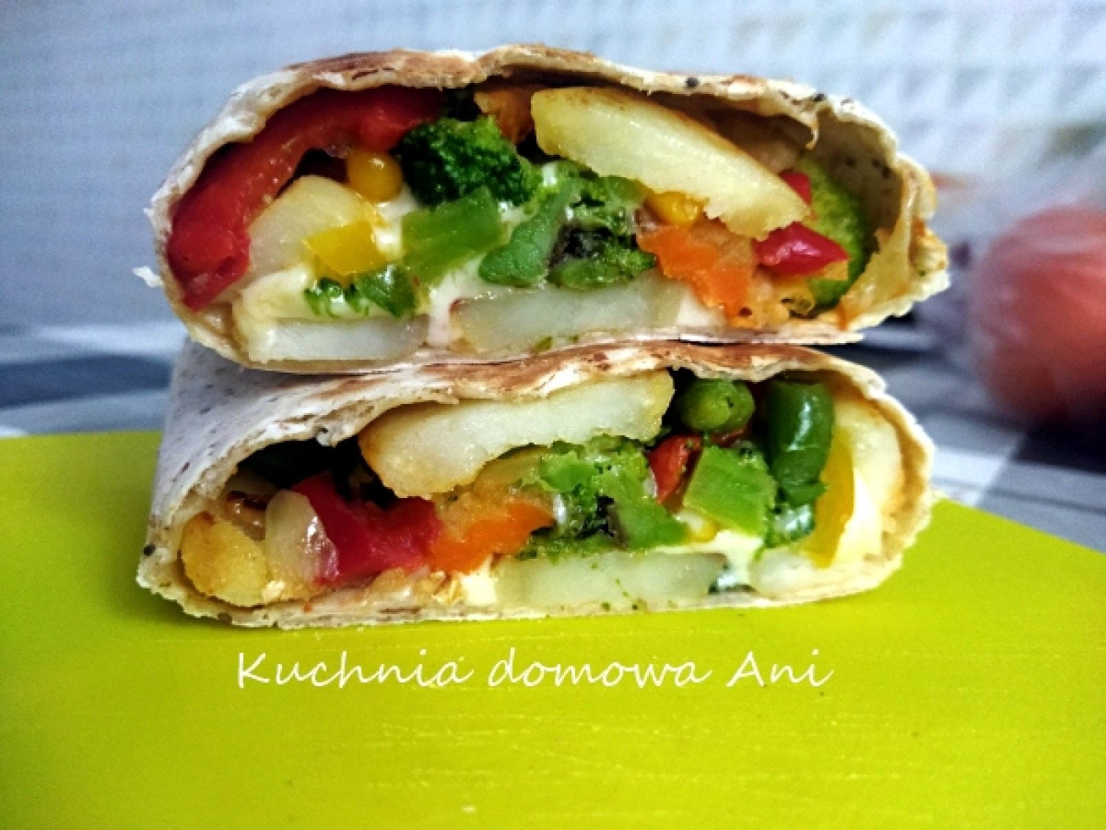 Tortilla z warzywami na patelnię i mozzarellą