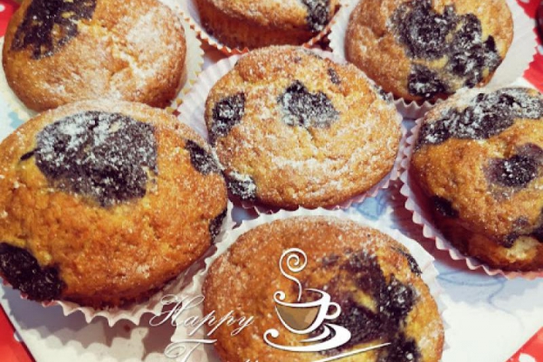 Łatwe muffiny z mrożonymi jagodami