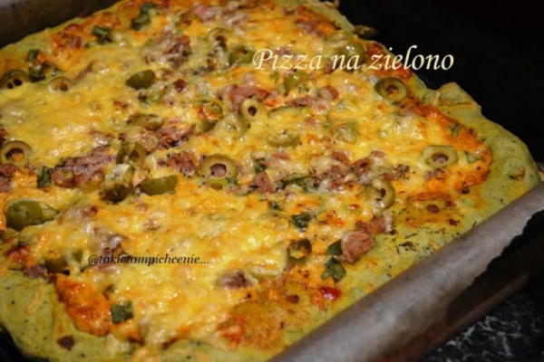 Pizza zielona z oliwkami i tuńczykiem