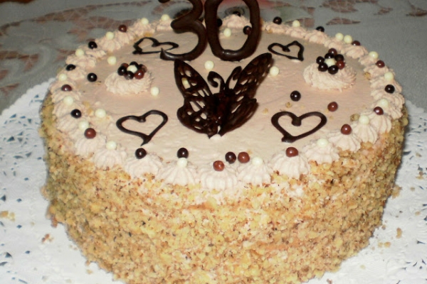 Tort orzechowy z masą nutella :-)   1 urodzinki bloga,urodziny brata i 100 post :-) 