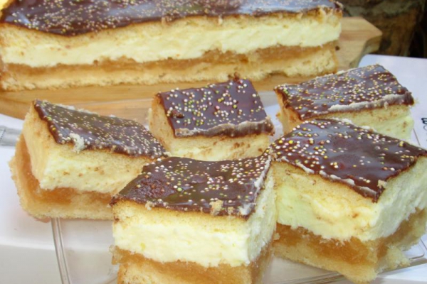 Ciasto Delicja z kremem i jabłkami +FILM